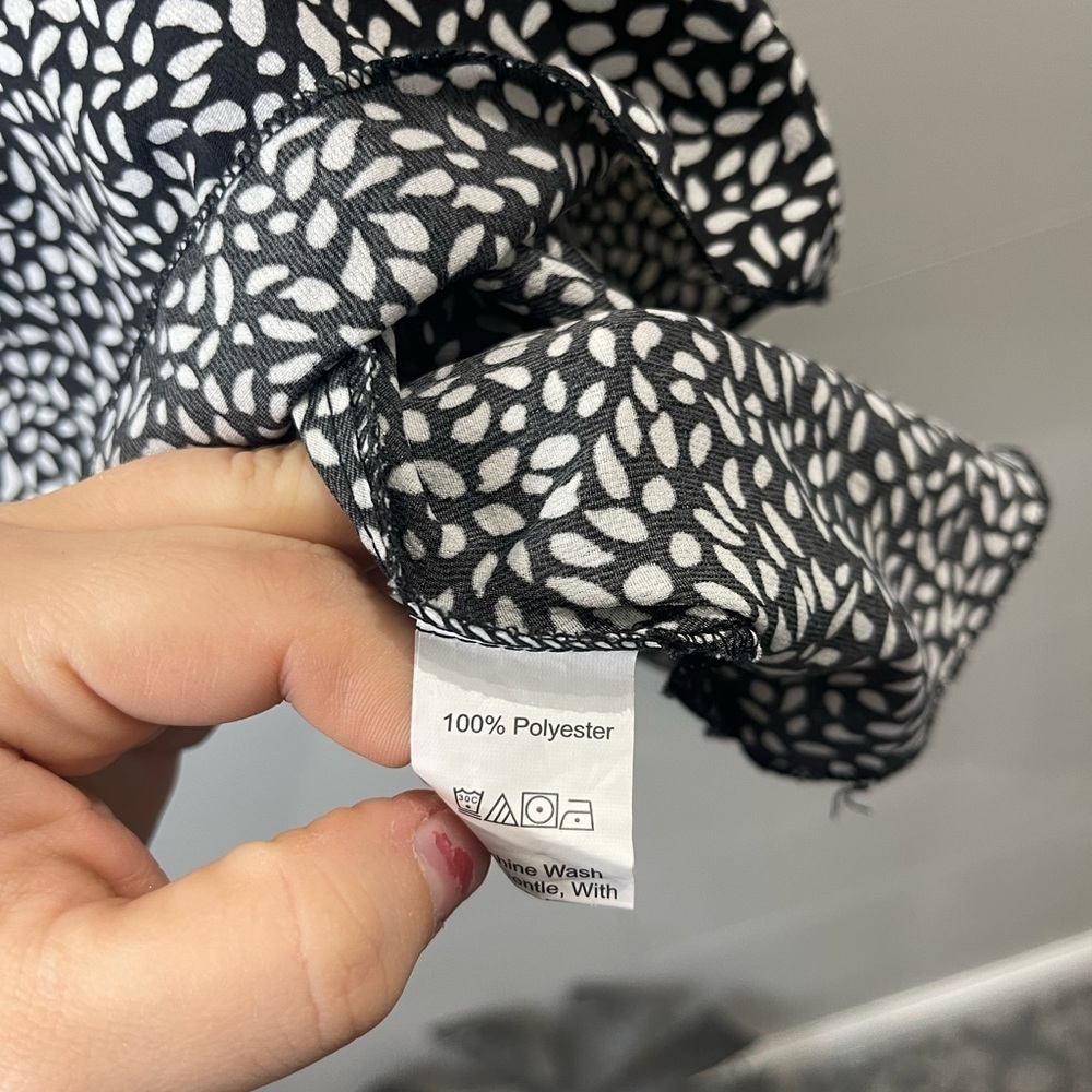SHEIN Curve | Short Sleeve Black & White Blouse Size 2X - Picture 6 of 8